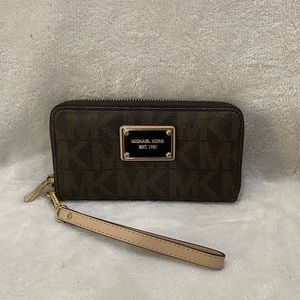 Michael Kors - Cell Phone Wallet